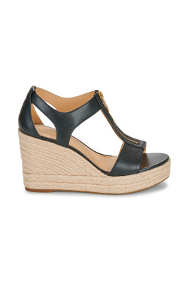 sandales-noires-pour-tenues-elegantes