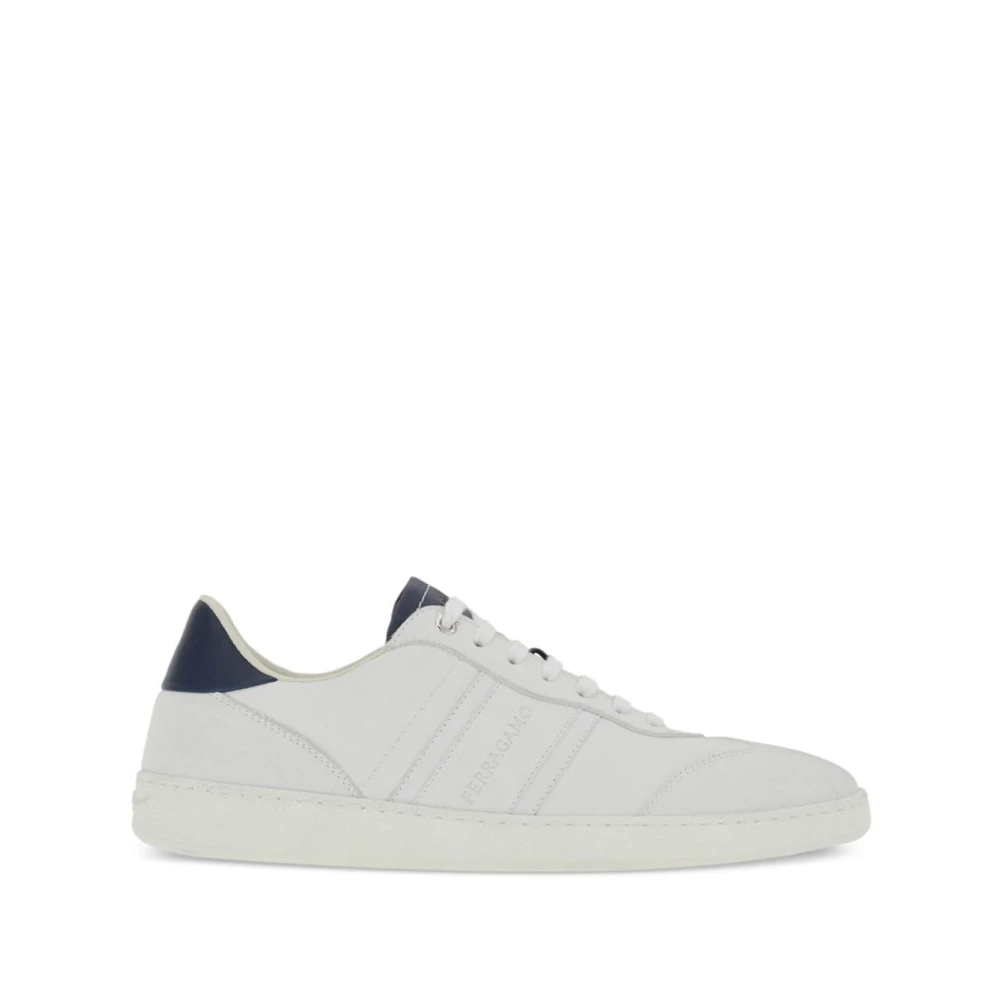 Ferragamo Witte leren sneakers met logo in reliëf Heren Schoenen