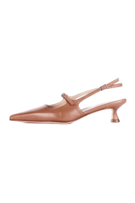 camel-heel-buckle-leather-pumps