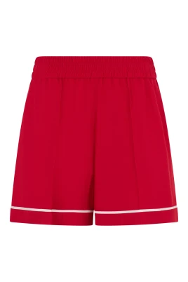 Lätta och eleganta röda sommarshorts