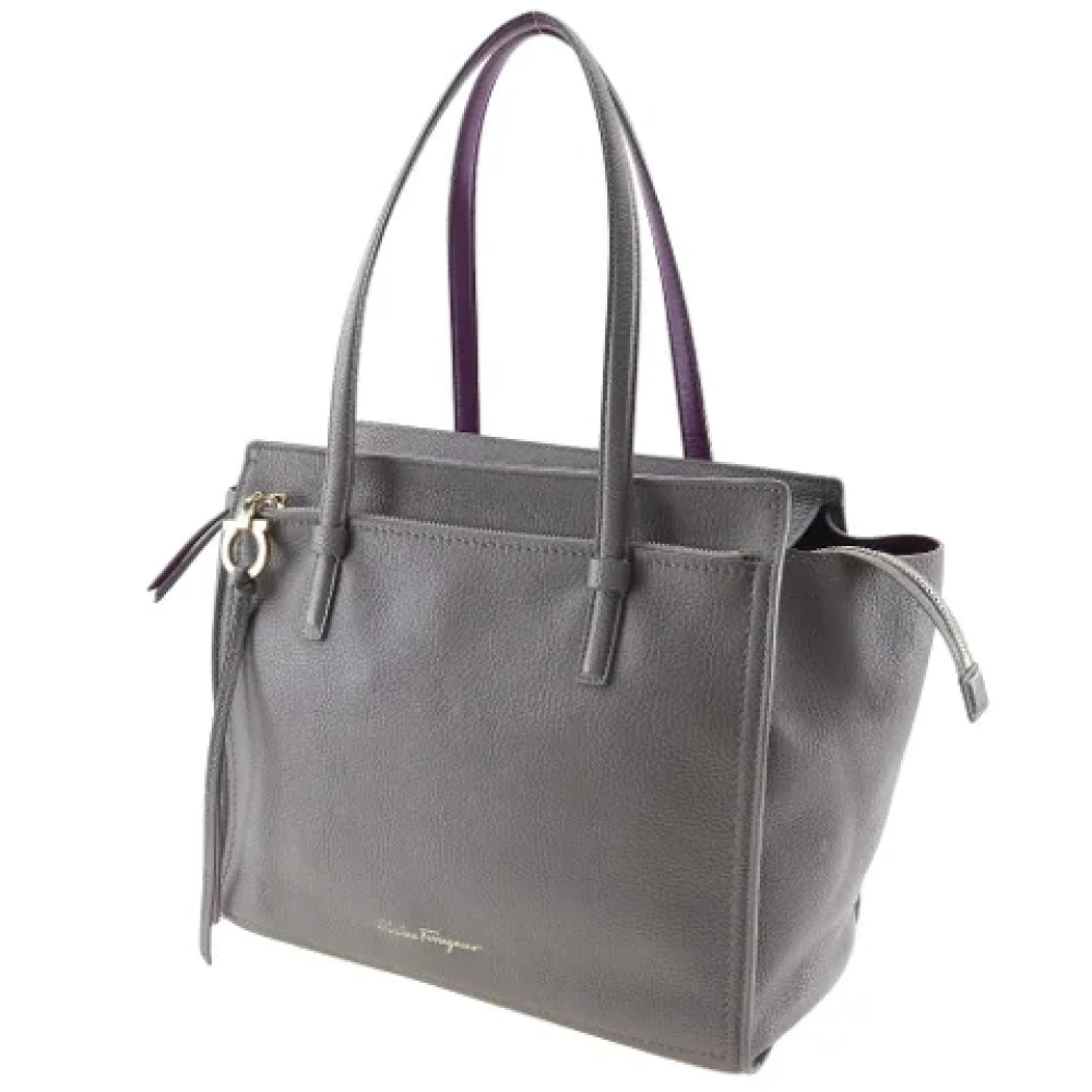 Salvatore Ferragamo Pre-owned Leather shoulder-bags Gray Dames