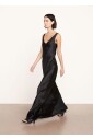 robe-longue-satinee-a-col-v