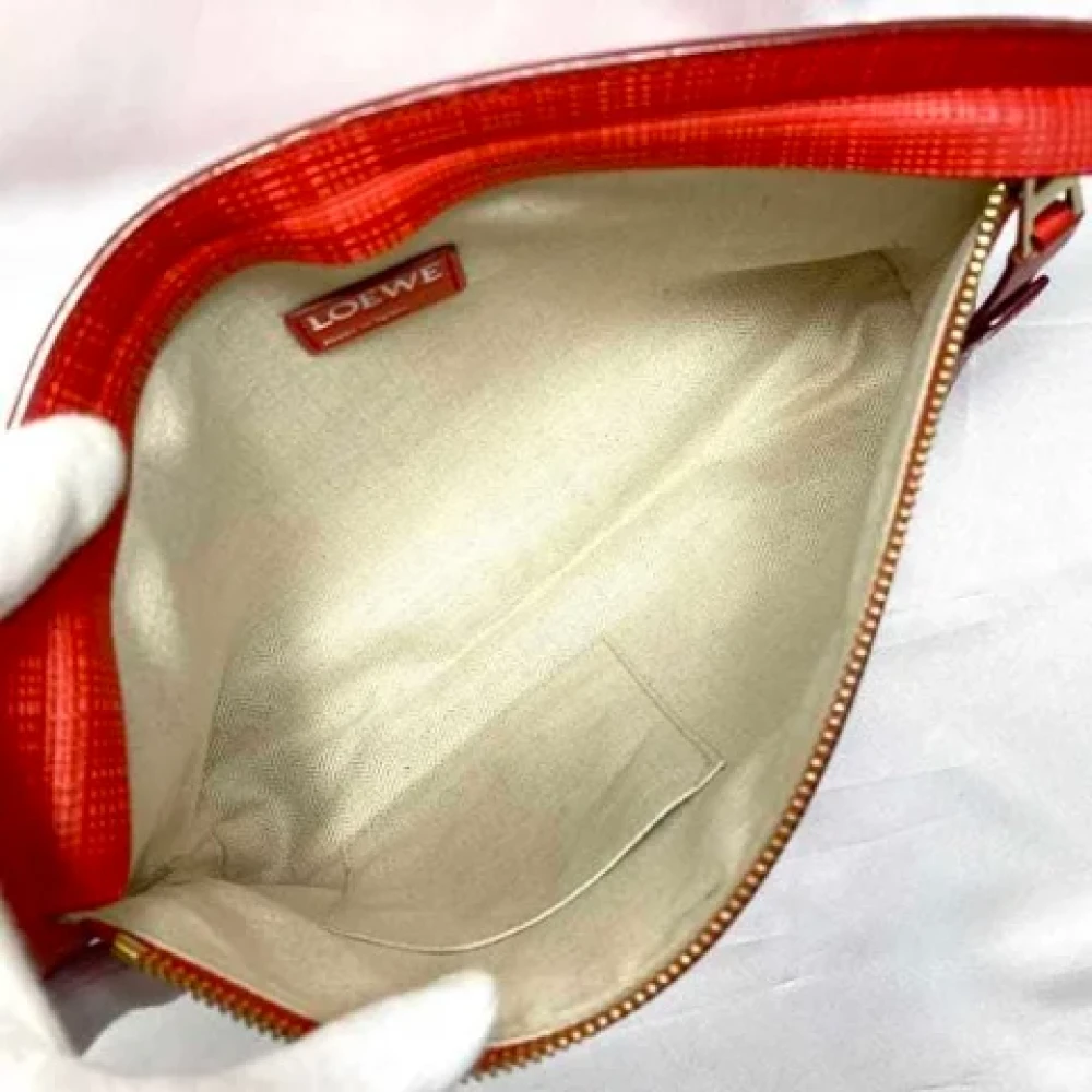 Loewe Pre-owned Fabric handbags Red Dames
