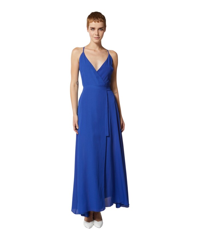 robe-longue-avec-decollete-en-v-et-bretelles-croisees-dans-le-dos