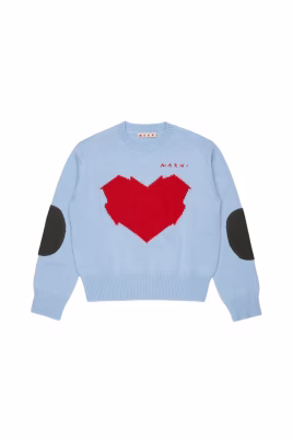 sweter-z-latami-na-lokciach-z-intarsja-w-serca