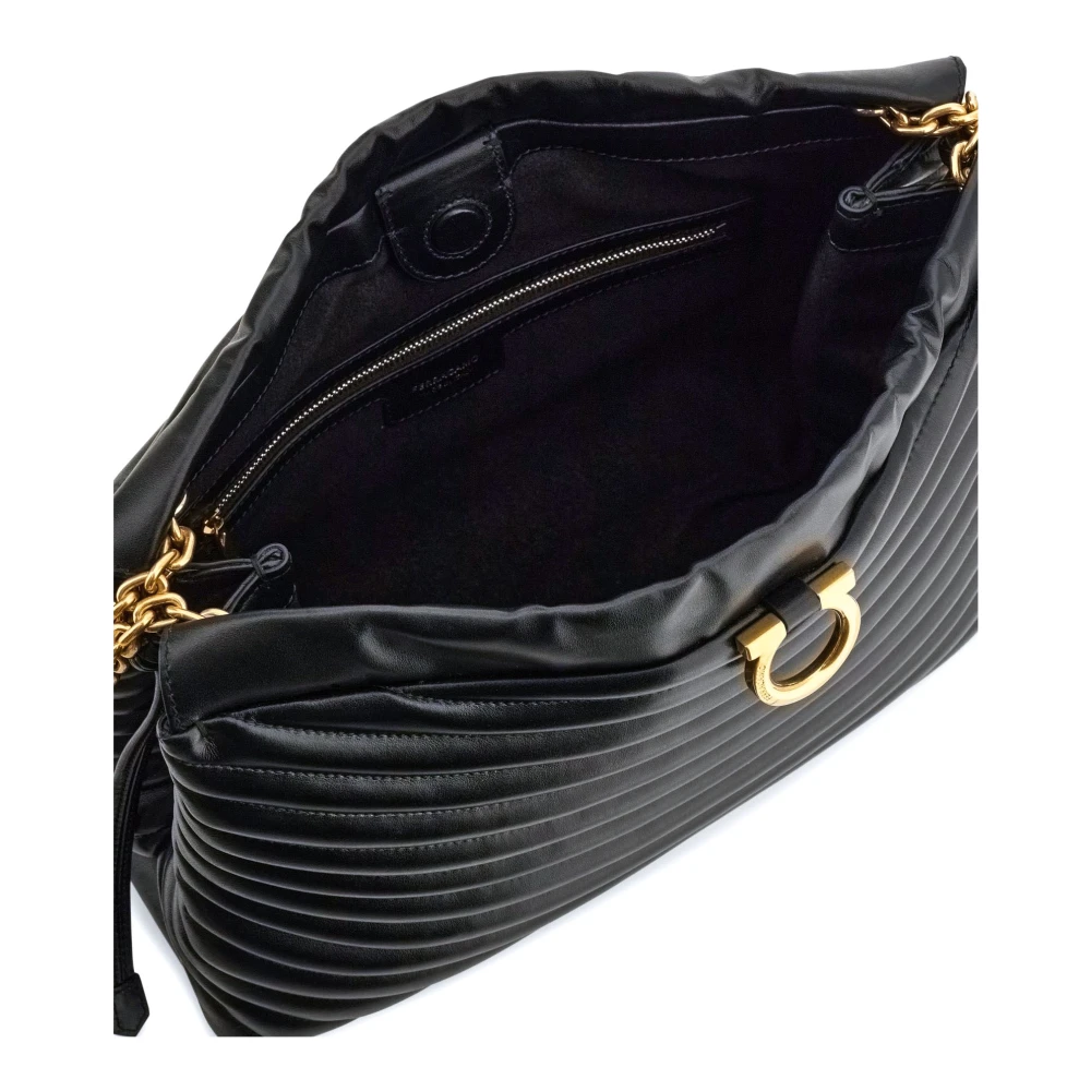 Salvatore Ferragamo Gewatteerde Schoudertas met Gancio Plaque Black Dames
