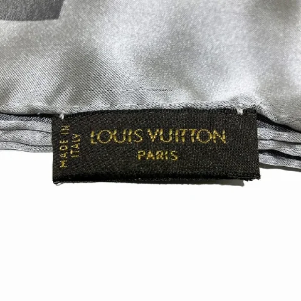 Louis Vuitton Vintage Pre-owned Silk scarves Gray Dames