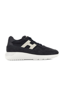 black-lace-up-sneaker-with-memory-foam
