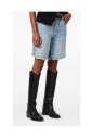 shorts-en-denim-bleu-clair-avec-bord-brut