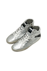 Hohe Turnschuhe