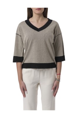v-neck-basic-top-black
