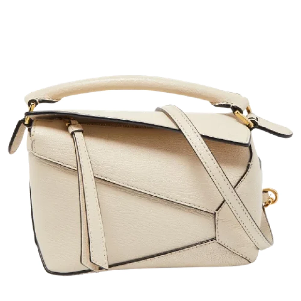 Loewe Pre-owned Leather handbags White Dames