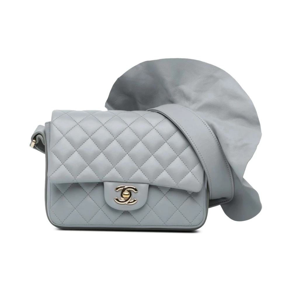 Chanel Vintage Women's Gray Pre-Owned Quilted Leather Shoulder Bag With Turn Lock Closure And Adjustable Strap
