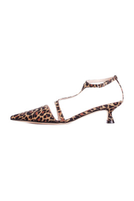 spotted-heel-decollete-with-buckle-closure