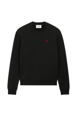 black-sweatshirt-aw25-casual-wardrobe