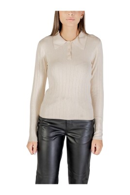 pull-beige-avec-col-classique