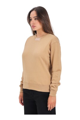 pull-col-rond-beige-avec-logo-brode
