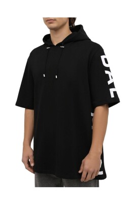 sweat-a-capuche-noir-avec-logo-imprime