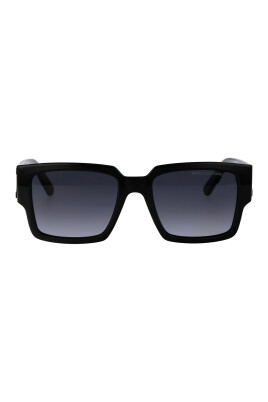 stylish-sunglasses-for-a-sunny-day
