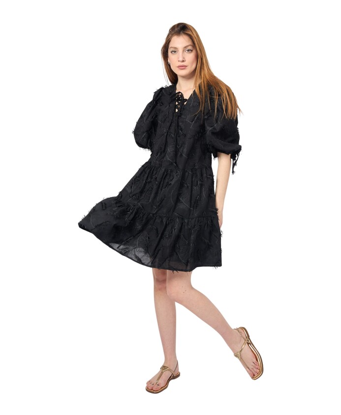 robe-noire-croisee-avec-col-en-v