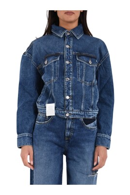 classic-denim-jacket-lori-model