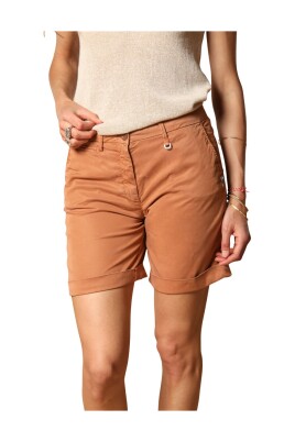 curvie-chino-bermuda-shorts-med-stud-detaljer