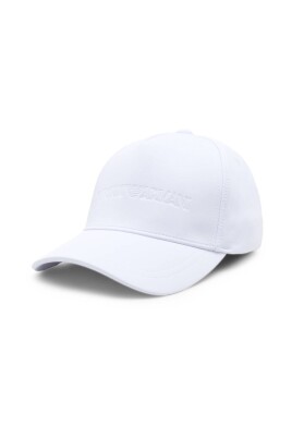 white-hats-and-beanies-style