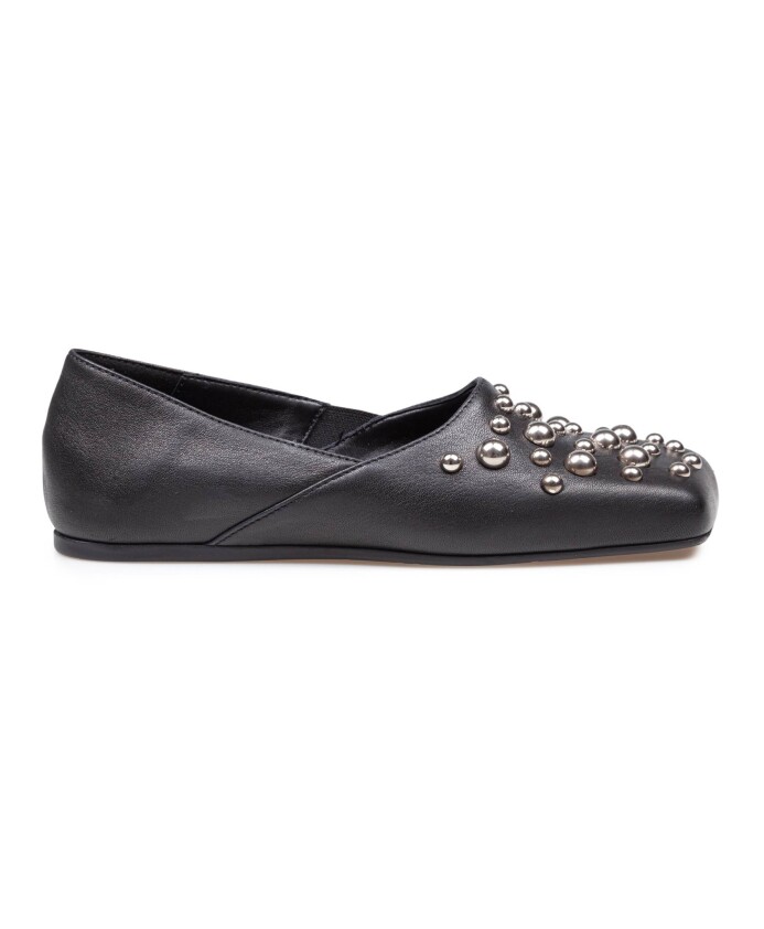 chausson-en-cuir-cloute