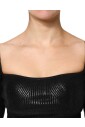 haut-noir-ajuste-a-manches-longues