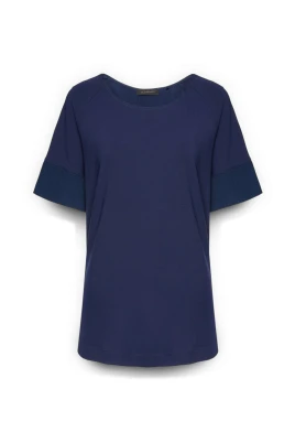 T-shirt med knappar baktill