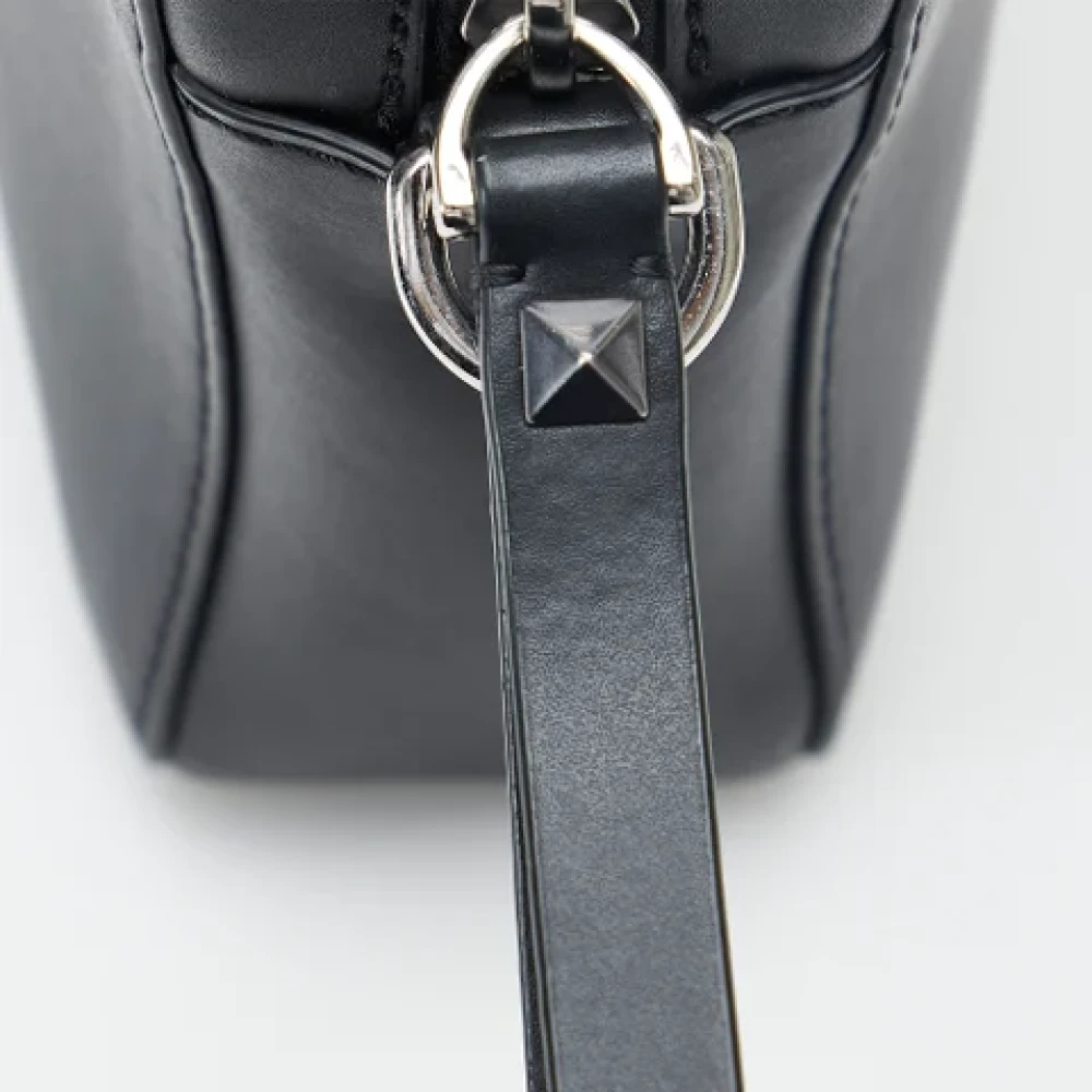 Valentino Vintage Pre-owned Leather shoulder-bags Black Dames