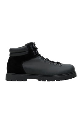 bottine-noire-en-cuir-nubuck-a-lacets