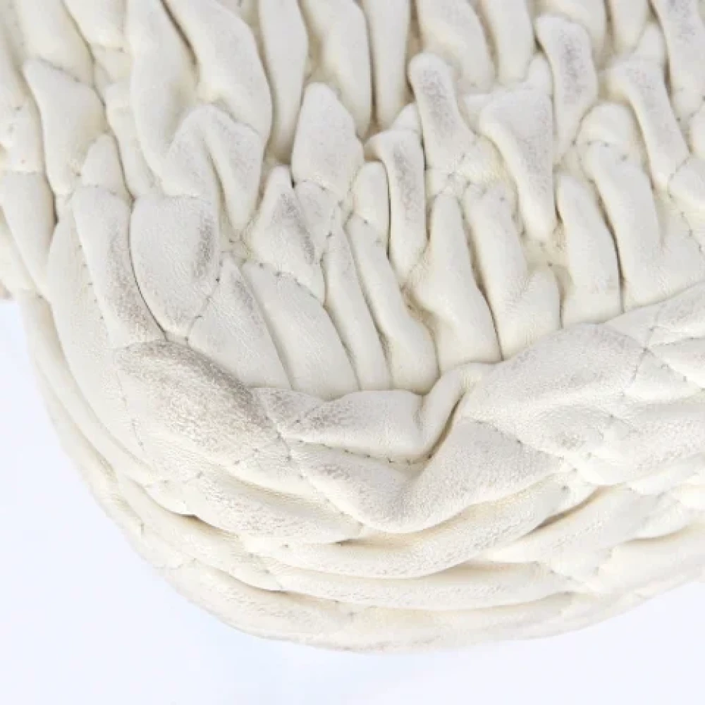 Miu Pre-owned Leather clutches White Dames