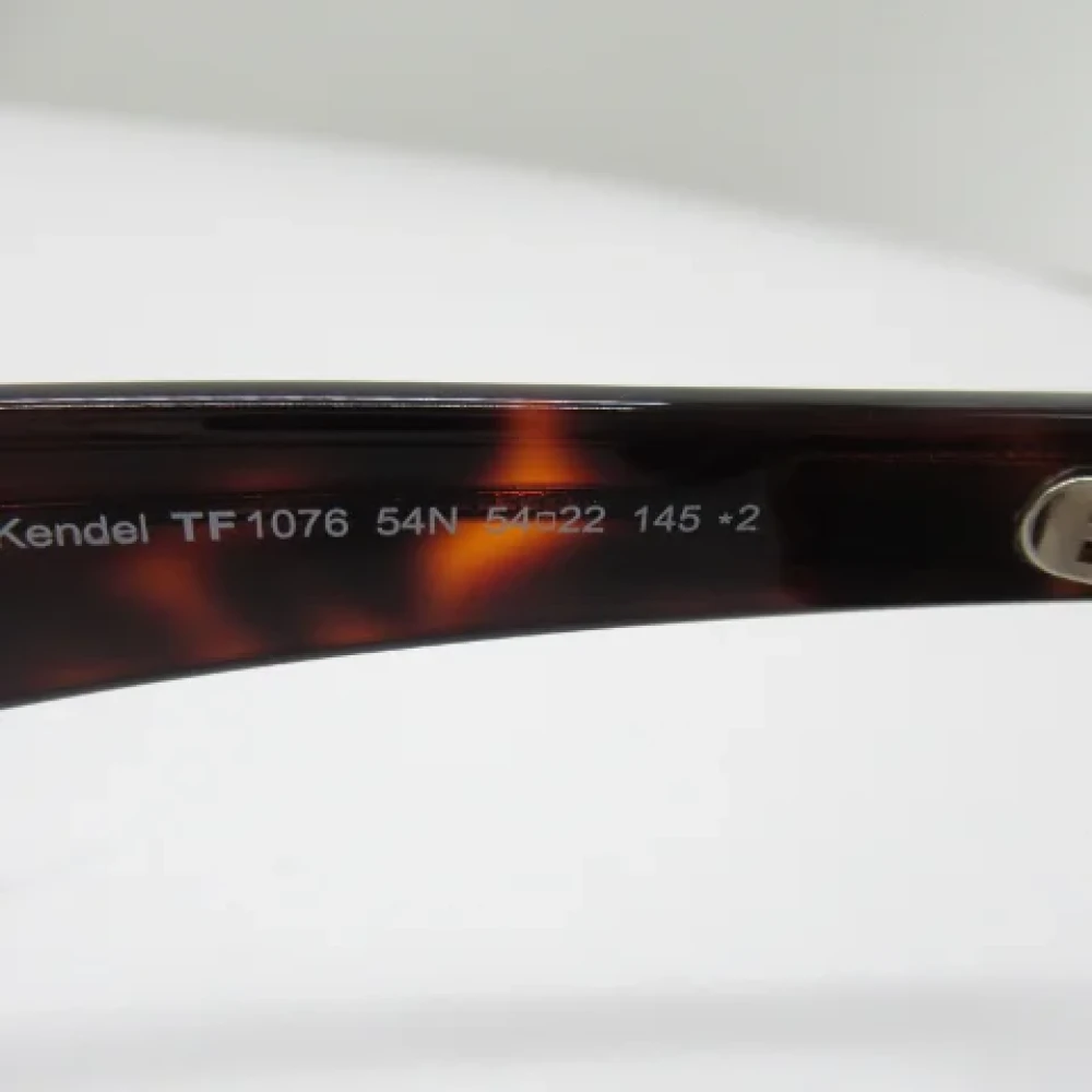 Tom Ford Pre-owned Plastic sunglasses Green Dames