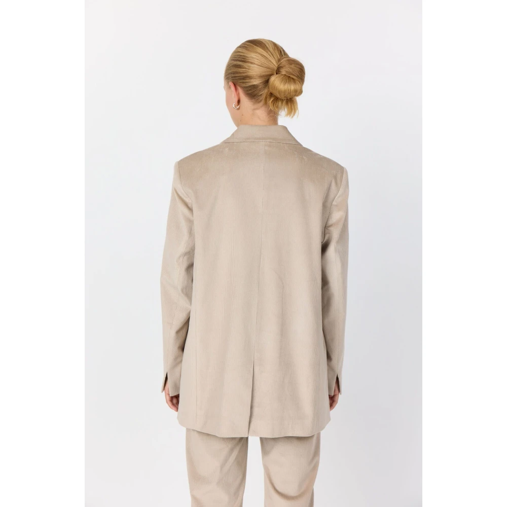 Levete Room Stijlvolle Plaza Sand Blazer Beige Dames