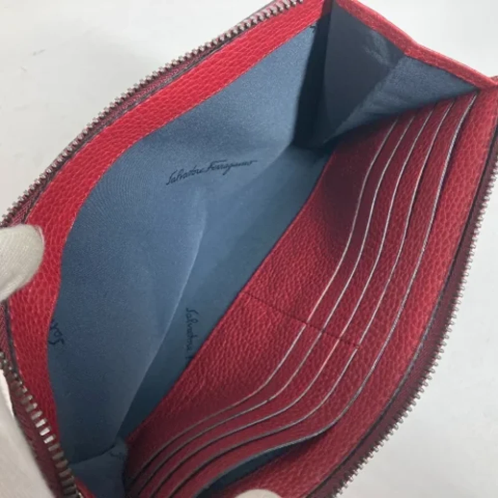 Salvatore Ferragamo Pre-owned Leather clutches Red Dames