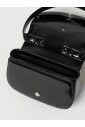 pochette-en-cuir-verni