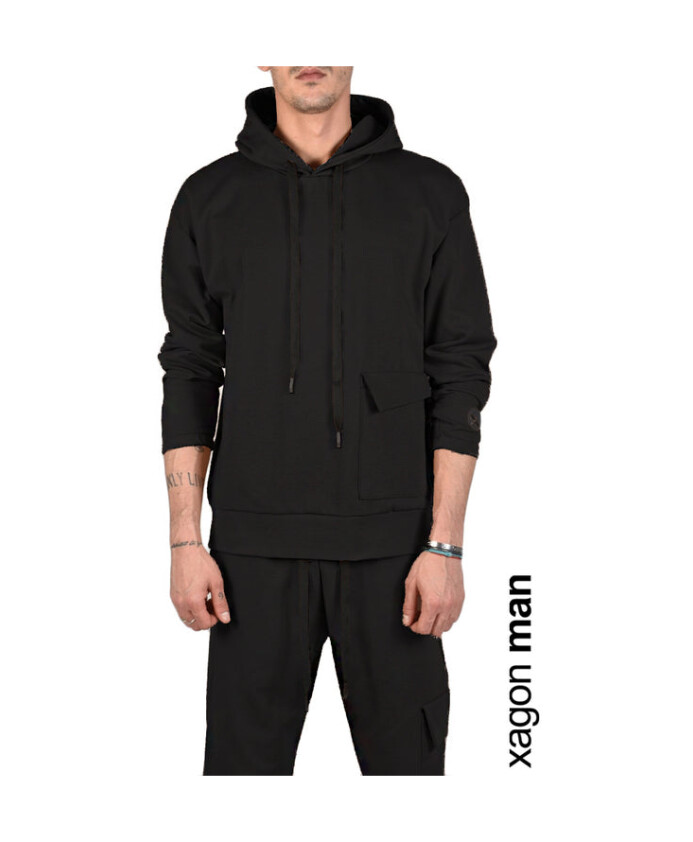 hoodie-met-logo-patch