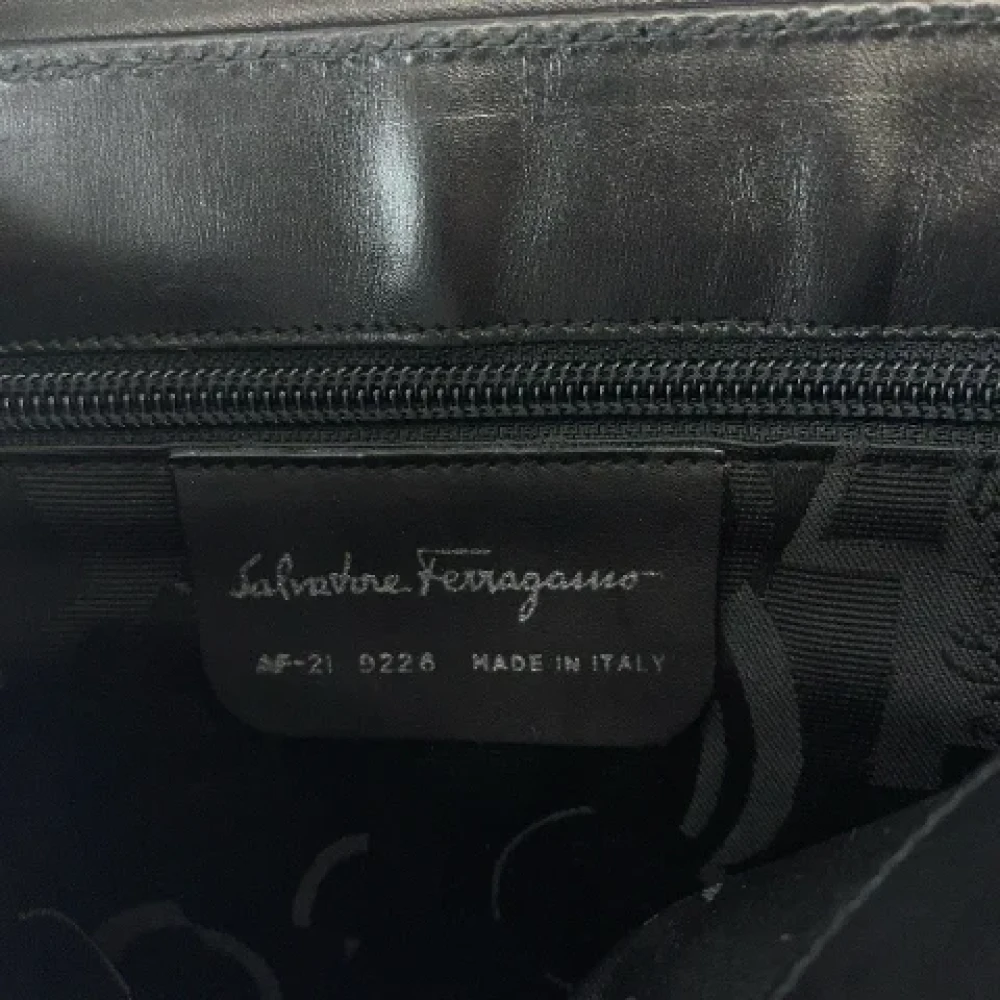 Salvatore Ferragamo Pre-owned Leather shoulder-bags Black Dames