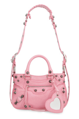 studded-laedertaske