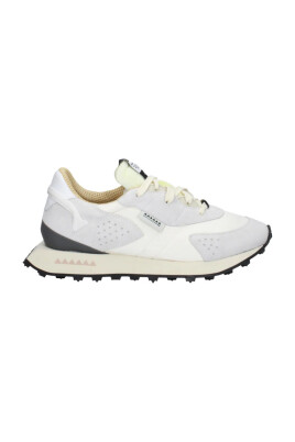 white-sneakers-hash-style