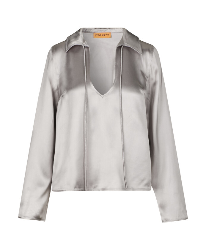 chemise-en-satin-avec-decollete-en-v-a