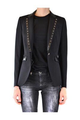 stylish-blazers-for-a-chic-look