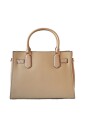 sac-a-main-chic-en-cuir-avec-pendentif-chaine