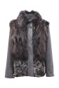 manteau-gris-en-fourrure-avec-applications