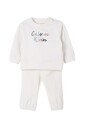 ensemble-de-survetement-enfant-elegant-en-jaune-creme