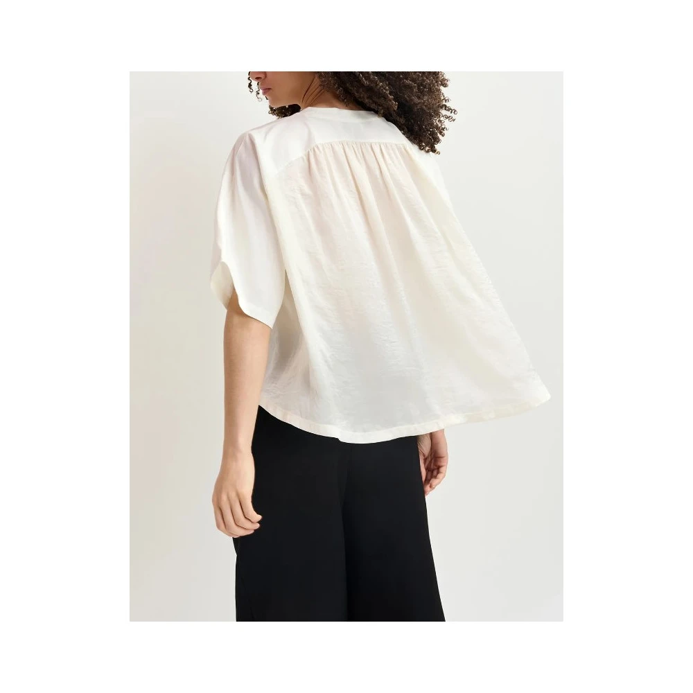 Essentiel Antwerp Biologisch Katoenen Oversized T-shirt met Satijnen Achterkant Beige Dames