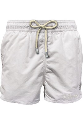 witte-zomerkleding-voor-de-zee