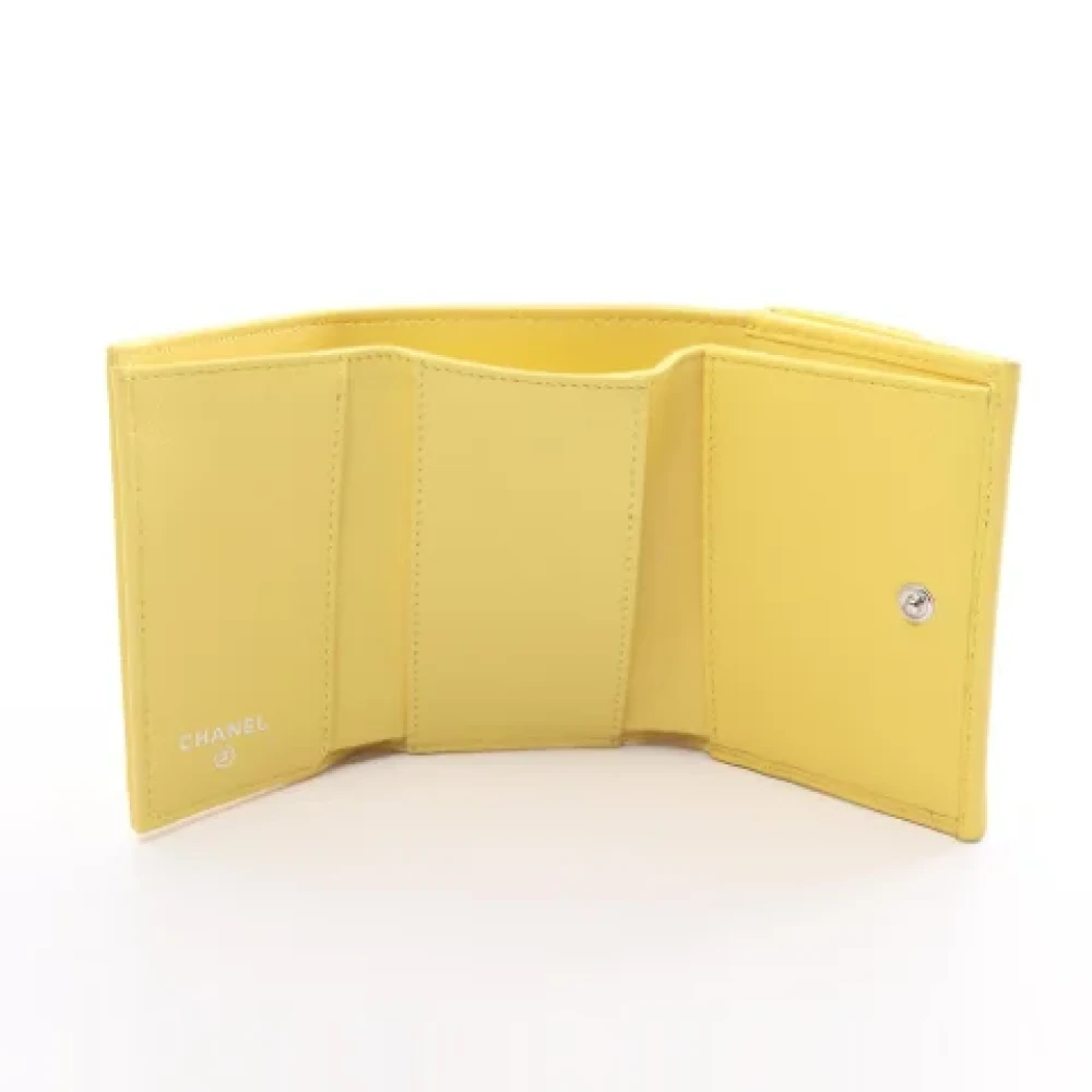 Chanel Vintage Pre-owned Leather wallets Yellow Dames