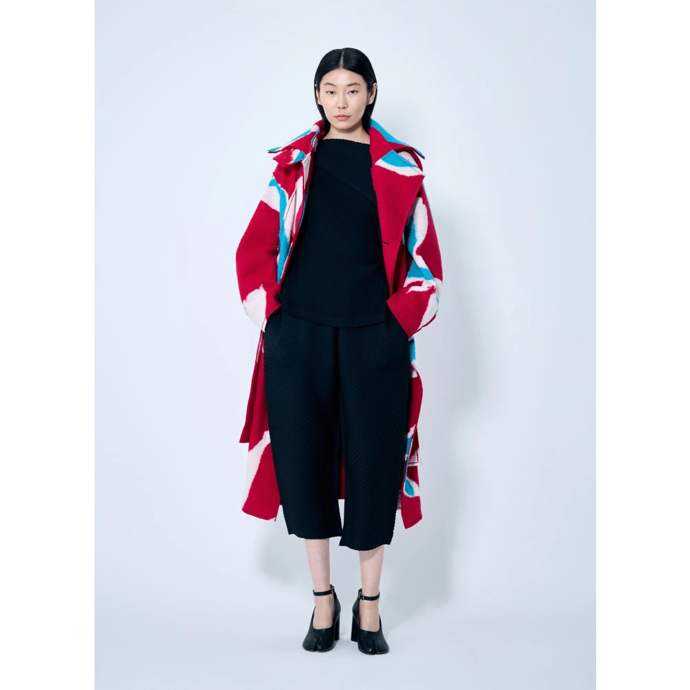 Issey Miyake Geplooide effen top met gedrapeerd paneel Black Dames